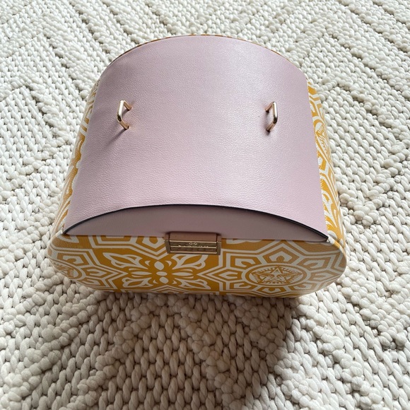 Vlando | Pink Yellow Faux Leather Jewelry Case - Picture 4 of 16